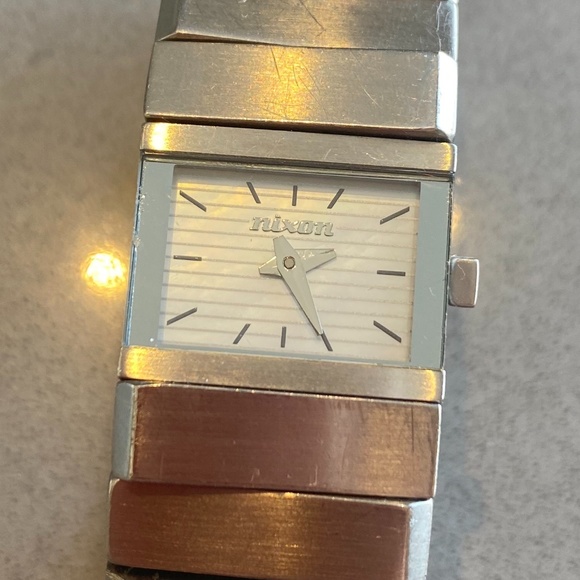 Nixon Siren Women's Watch in Silver w/ White Face - Picture 4 of 4
